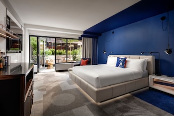 Premier Room, 1 King Bed, Terrace, Courtyard View (Terrace)