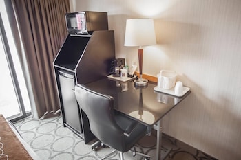 Deluxe Room, 1 Queen Bed with Sofa bed, Non Smoking, Ground Floor