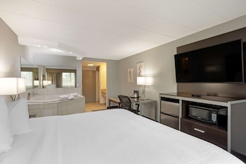 Standard Room, 1 King Bed, Non Smoking, Jetted Tub