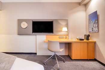 Standard Room, 1 Queen Bed, City View
