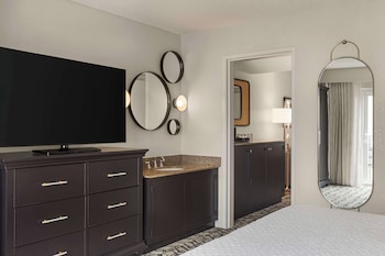 Premium Suite, 1 King Bed, Balcony