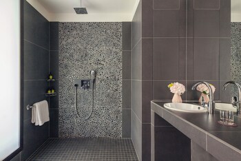 Deluxe Room (South-facing)