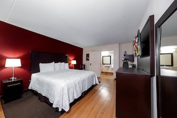 Deluxe Room, 1 King Bed, Accessible (Smoke Free)