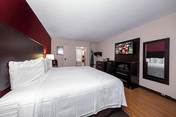 Deluxe Room, 1 King Bed, Accessible (Smoke Free)