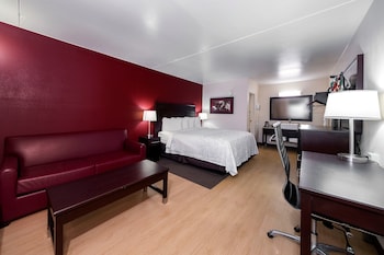 Suite, 1 King Bed (Smoke Free)