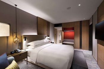 Premier Suite, 1 King Bed, Balcony