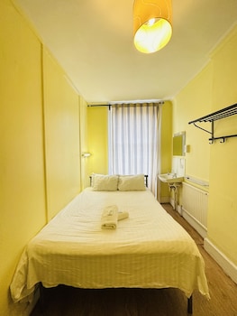 Basic Double Room (Shared Bathroom)