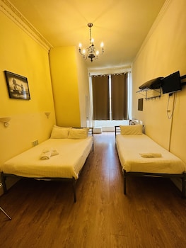 Basic Triple Room (Shared Bathroom)
