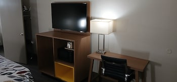 Deluxe Room, 1 King Bed, Accessible, Non Smoking (Roll-in Shower)