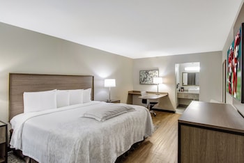 Premium Room, 1 King Bed (Upgraded Bedding & Snack, Smoke Free)