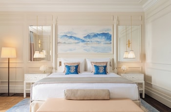 Deluxe Room, 1 King Bed, Lake View