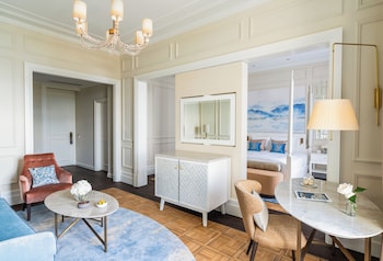 Signature Suite, 1 Double Bed, Lake View