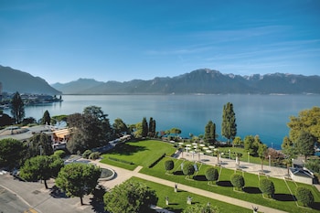 Signature Room, 1 King Bed, Lake View