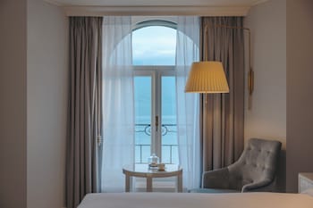 Fairmont, Room, 1 Queen Bed, Lake View