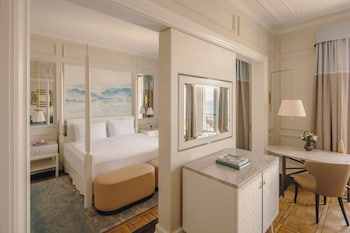 Signature Suite, 1 Double Bed, Lake View
