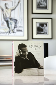 Suite, 1 King Bed, Lake View (Quincy Jones)