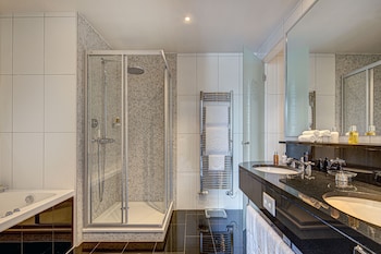 Presidential Suite, 1 King Bed, Kitchen, Lake View, Spacious living & dining area