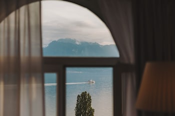 Fairmont, Room, 1 Queen Bed, Lake View