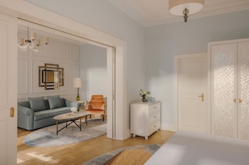Signature Suite, 1 Double Bed, Lake View