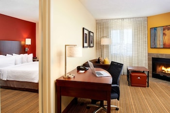 Suite, 1 Queen Bed with Sofa bed, Accessible (Mobility Tub One Bedroom)