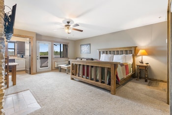 2-BD Condo - Walk-In Level - 1106