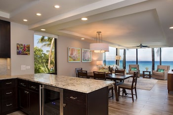 Premium 2-Bedroom Suite, 1 King Bed, 1 Queen Bed, 1 Sofa Bed, Kitchen, Balcony, Oceanfront (2 Bath)