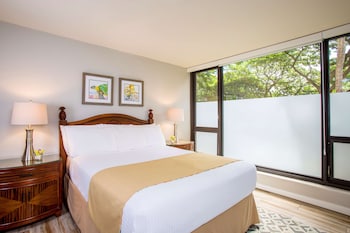 Premium 2-Bedroom Suite, 1 King Bed, 1 Queen Bed, 1 Sofa Bed, Kitchen, Balcony, Oceanfront (2 Bath)
