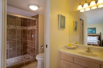 2-Bedroom Suite, 1 King Bed, 1 Queen Bed, 1 Sofa Bed, Kitchen, Balcony, Oceanfront (2 Bath)