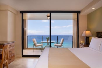 Premium 1-Bedroom Suite, 1 King Bed with Sofa Bed, Kitchen, Balcony, Oceanfront (2 Bath)