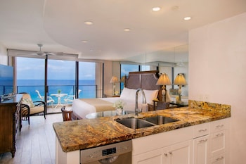 Premium Studio, 1 King Bed, Kitchen, Balcony, Oceanfront
