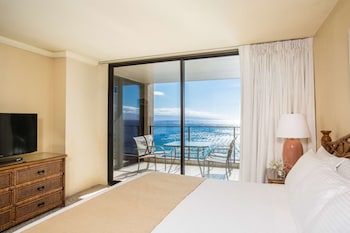 2-Bedroom Suite, 1 King Bed, 1 Queen Bed, 1 Sofa Bed, Kitchen, Balcony, Oceanfront (2 Bath)