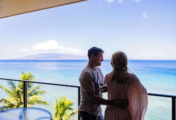 1-Bedroom Suite, 1 King Bed with Sofa Bed, Kitchen, Balcony, Oceanfront (2 Bath)