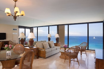 Premium 1-Bedroom Suite, 1 King Bed with Sofa Bed, Kitchen, Balcony, Oceanfront (2 Bath)