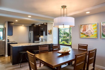 Premium 2-Bedroom Suite, 1 King Bed, 1 Queen Bed, 1 Sofa Bed, Kitchen, Balcony, Oceanfront (2 Bath)