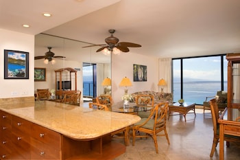 1-Bedroom Suite, 1 King Bed with Sofa Bed, Kitchen, Balcony, Oceanfront (2 Bath)