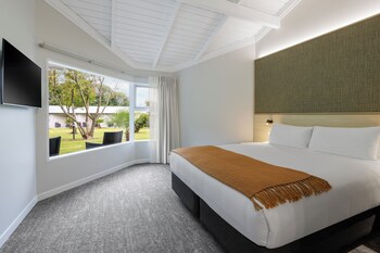 Suite with Gardenview 1 King