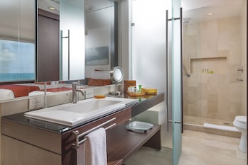 Premium Suite, 1 King Bed, Ocean View (Club Floor)