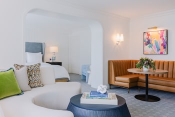 Room, 1 King Bed, Roll-in Shower, Pool View (the 720, Mobility Accessible)
