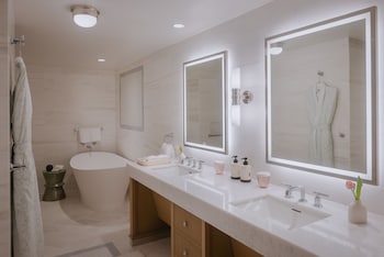 Suite, 1 Bedroom, Mobility Accessible, City View