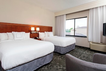 Room, 2 Queen Beds (Mobility/Hearing Accessible, Tub)
