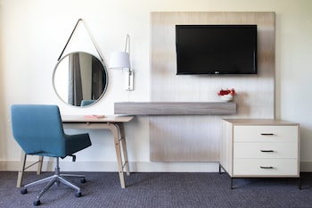 Premium Room, 1 King Bed, Corner (Worklife, Minifridge)