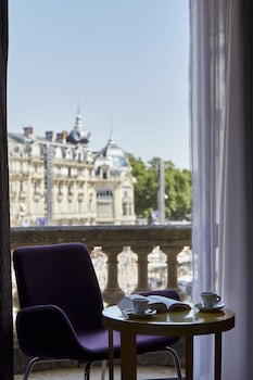 Deluxe room, Place de la Comedie view
