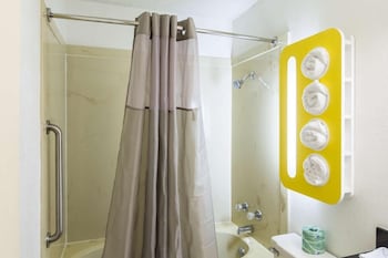 Deluxe Room, 2 Queen Beds, Non Smoking, Kitchenette