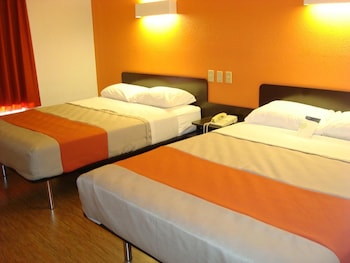 Deluxe Room, 2 Queen Beds, Non Smoking, Kitchenette