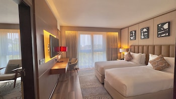 Junior Suite, 2 Twin Beds, Club Lounge Access