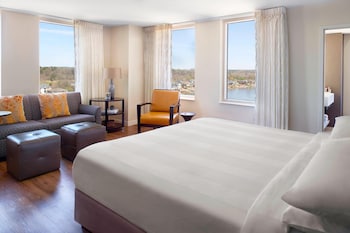 Junior Suite, 1 King Bed, River View