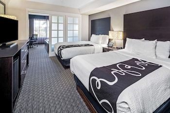 2 Full Beds, Family Suite