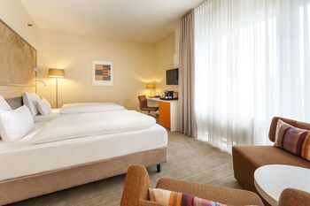 Standard Room, 1 Queen Bed