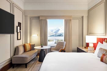 Fairmont Gold, Room, 1 King Bed, Mountain View