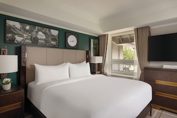 Suite, 1 King Bed with Sofa bed (Gatehouse)